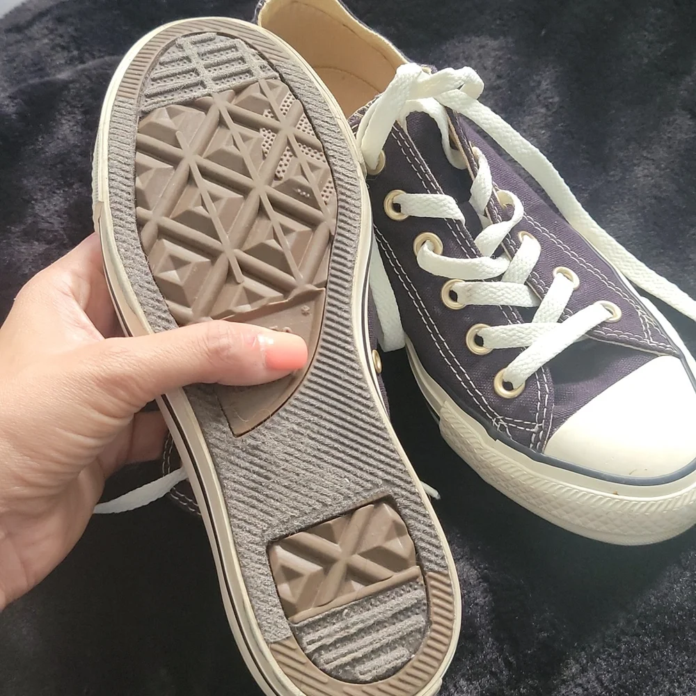 Converse - Picture 3 of 9